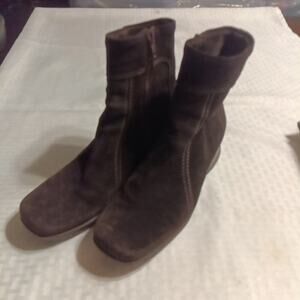 La Canadienne Women's Dark Brown Suede Wedge Ankle Boots, Side Zip, Size 9M